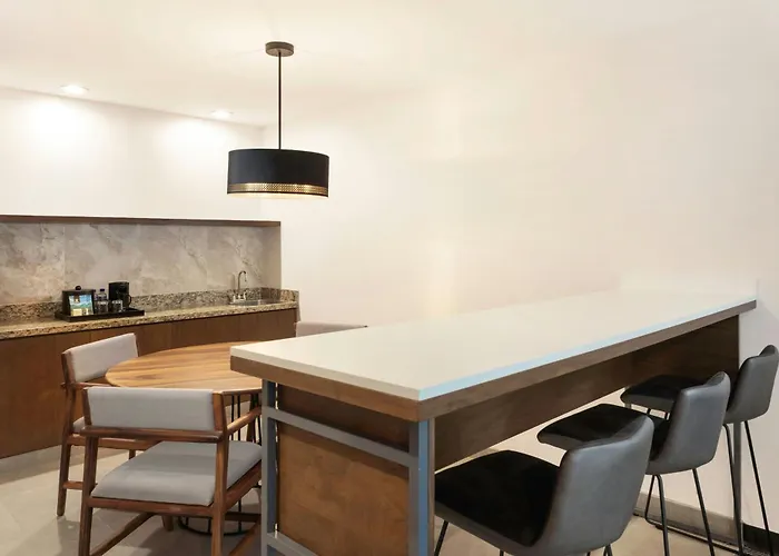 Courtyard By Marriott Mexico City Airport